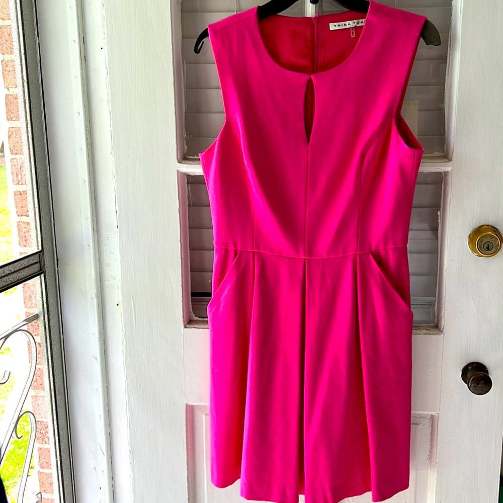 Trina Turk sleeveless shift w/pockets